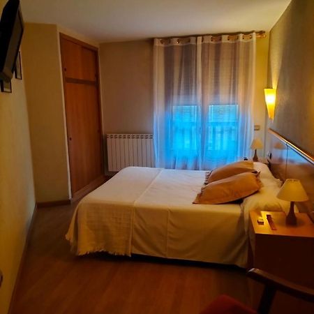 Hostal Cabrerès Cantonigros Extérieur photo