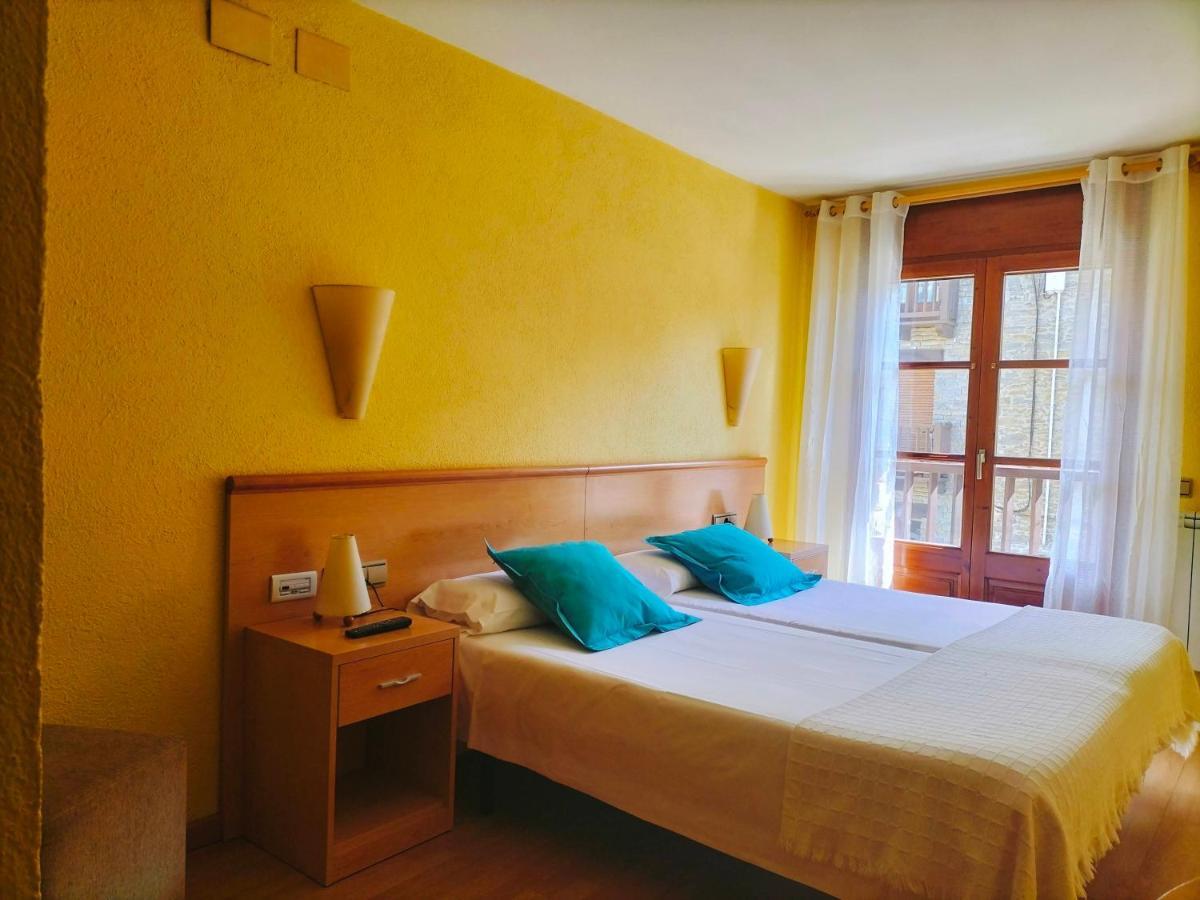 Hostal Cabrerès Cantonigros Extérieur photo