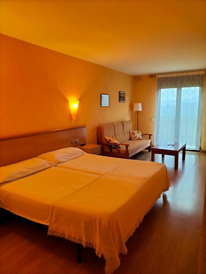 Hostal Cabrerès Cantonigros Extérieur photo