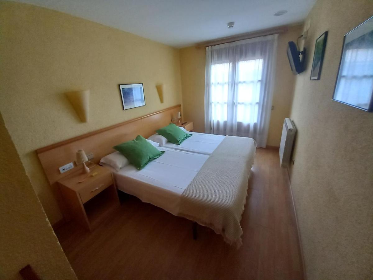 Hostal Cabrerès Cantonigros Extérieur photo
