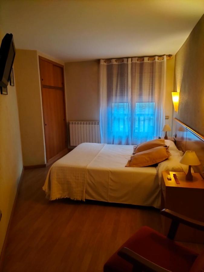 Hostal Cabrerès Cantonigros Extérieur photo