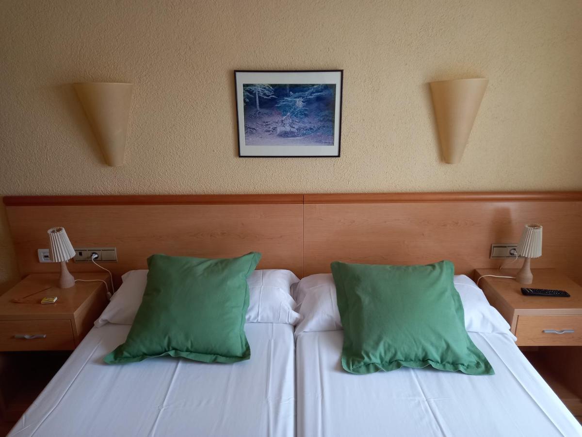 Hostal Cabrerès Cantonigros Extérieur photo