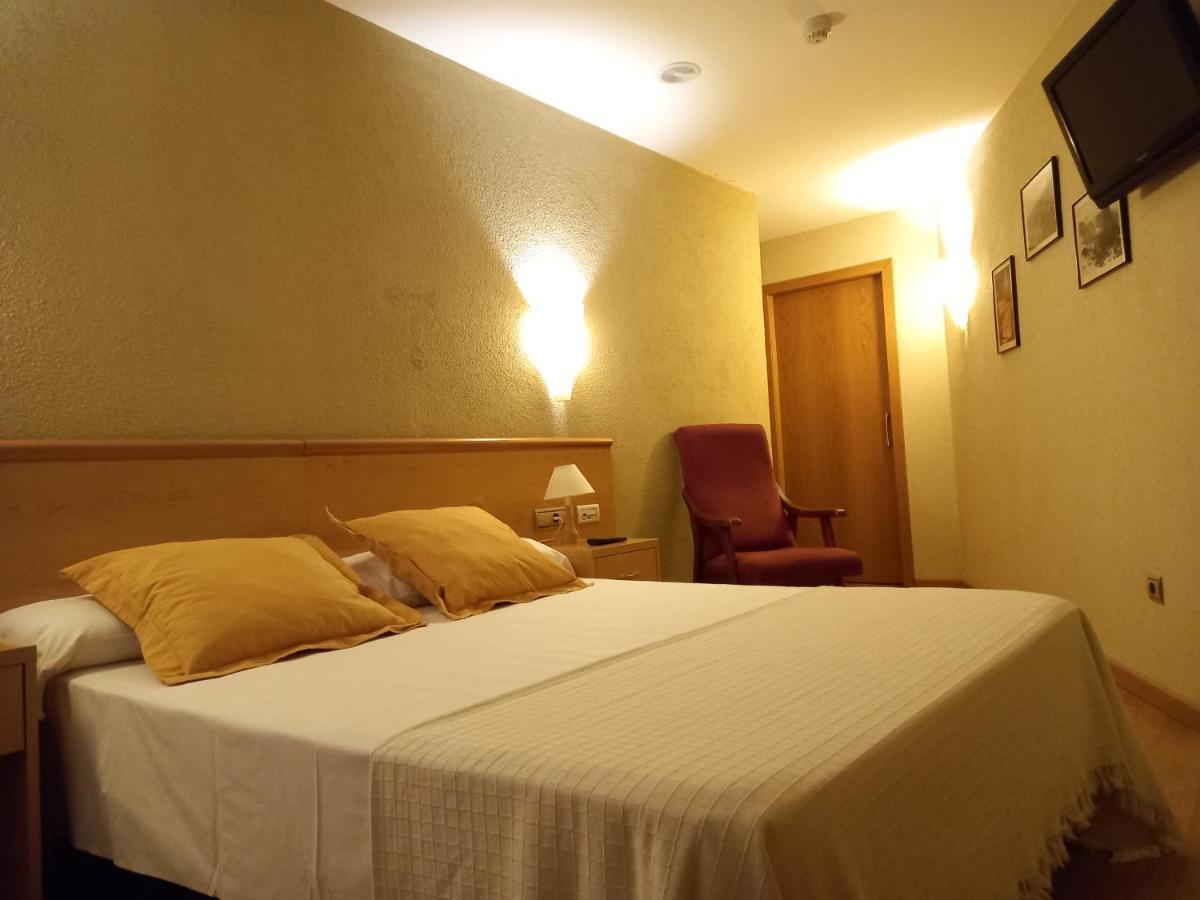 Hostal Cabrerès Cantonigros Extérieur photo