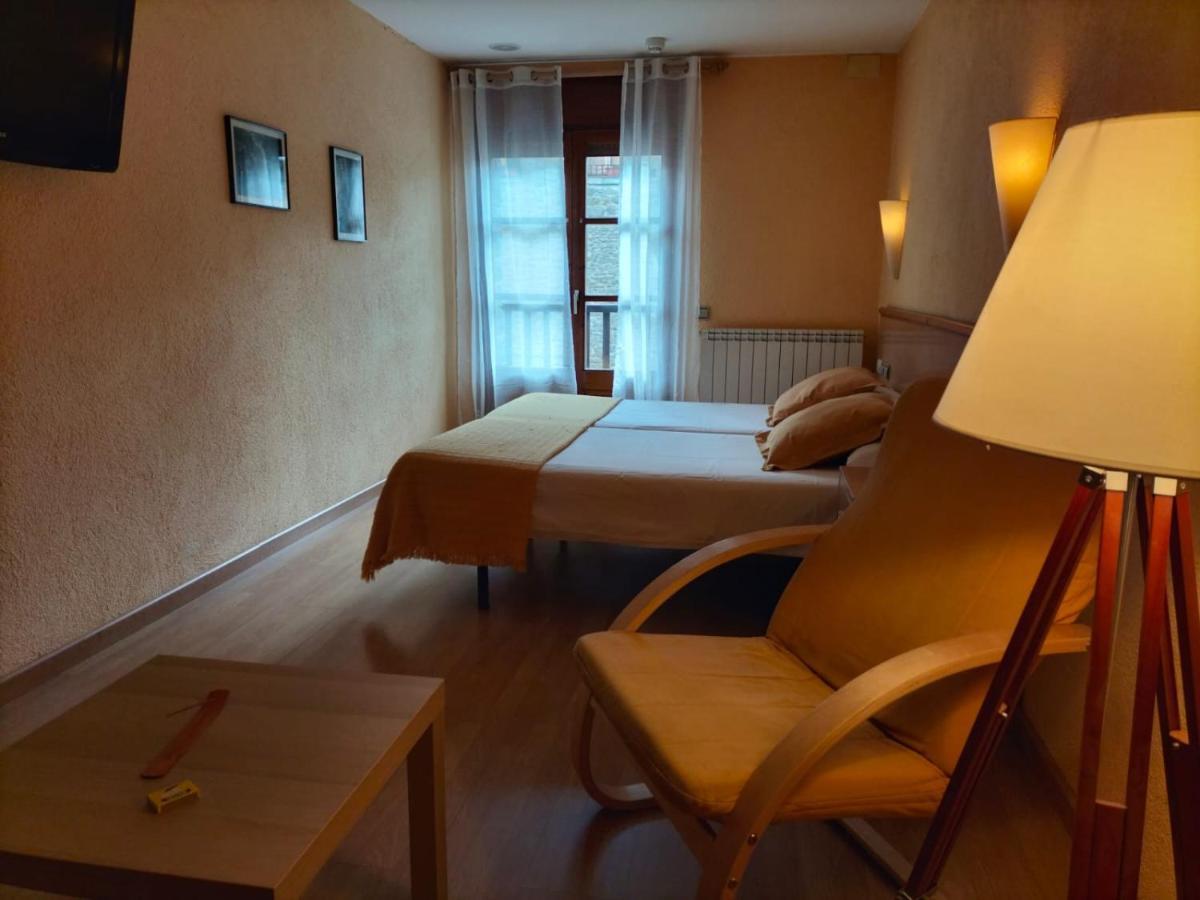 Hostal Cabrerès Cantonigros Extérieur photo