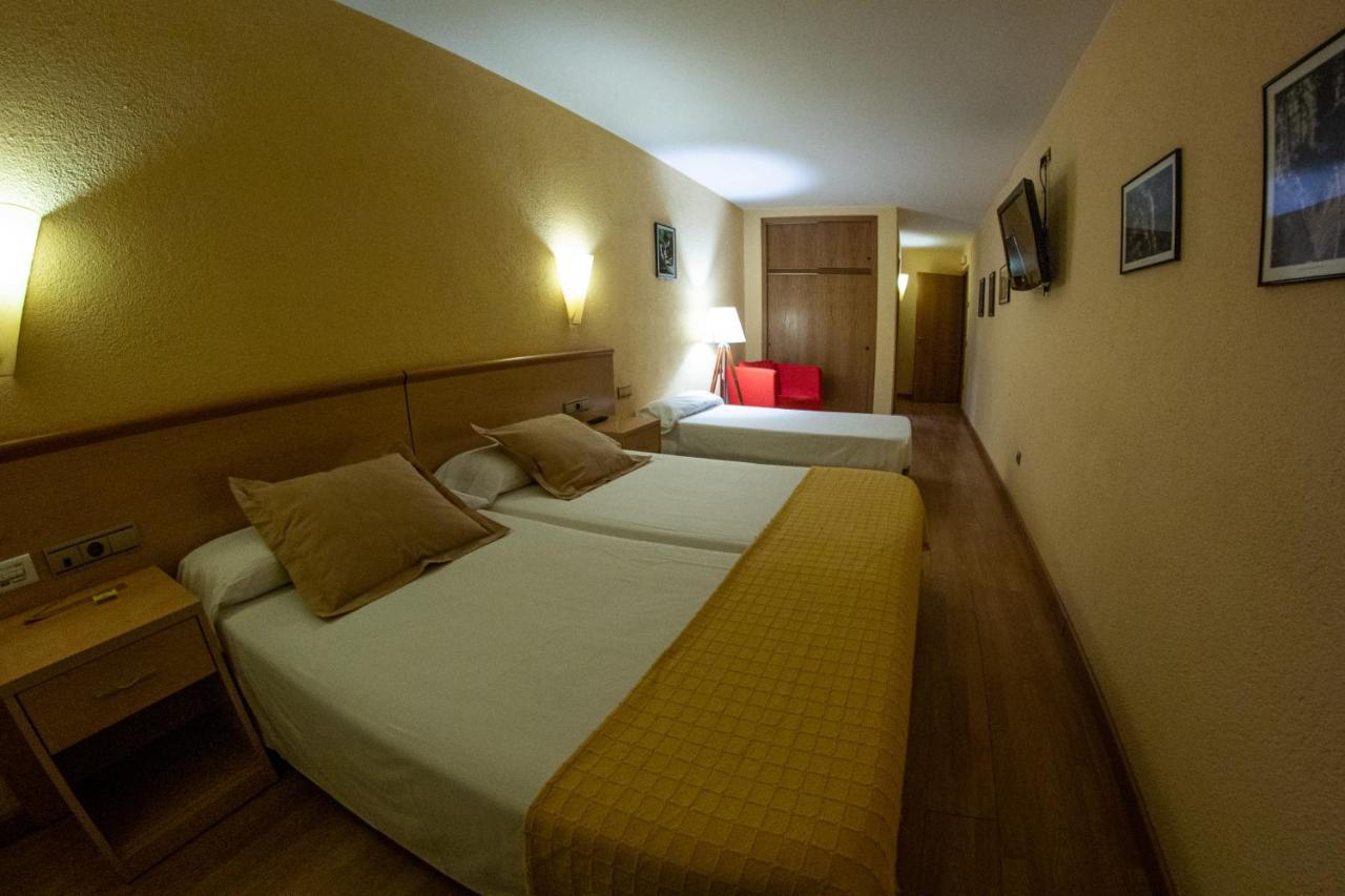 Hostal Cabrerès Cantonigros Extérieur photo