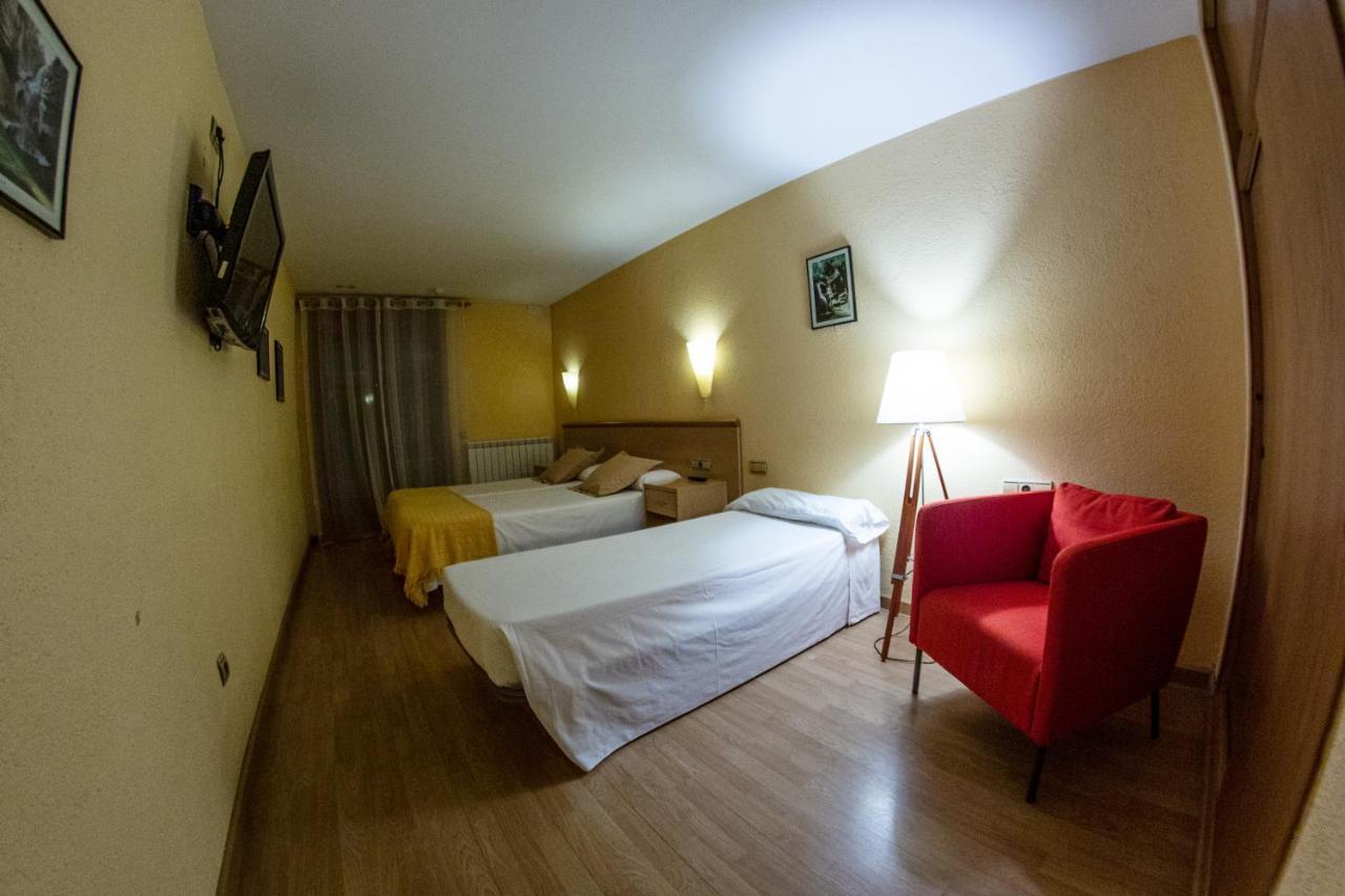 Hostal Cabrerès Cantonigros Extérieur photo